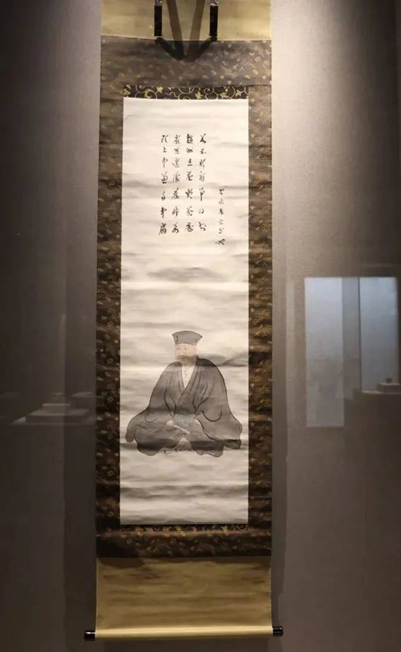 DƬ